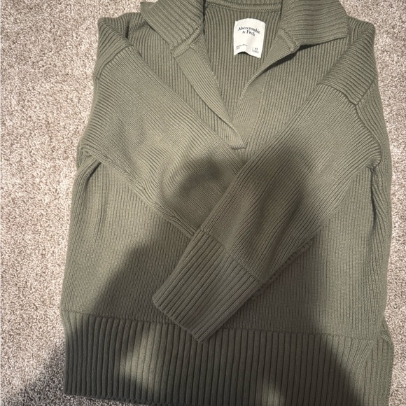 Abercrombie sweater - Picture 4 of 4